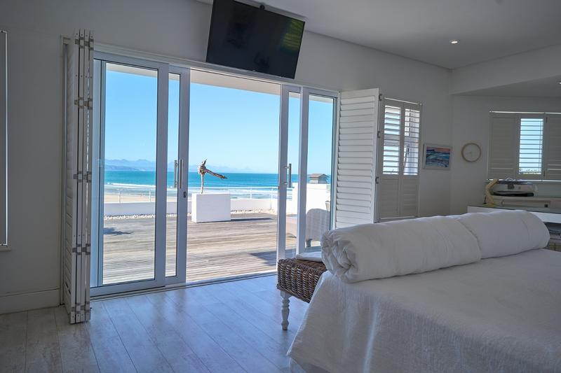 To Let 7 Bedroom Property for Rent in Lookout Beach Western Cape